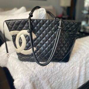 CHANEL quilted tote 🖤🤍🖤